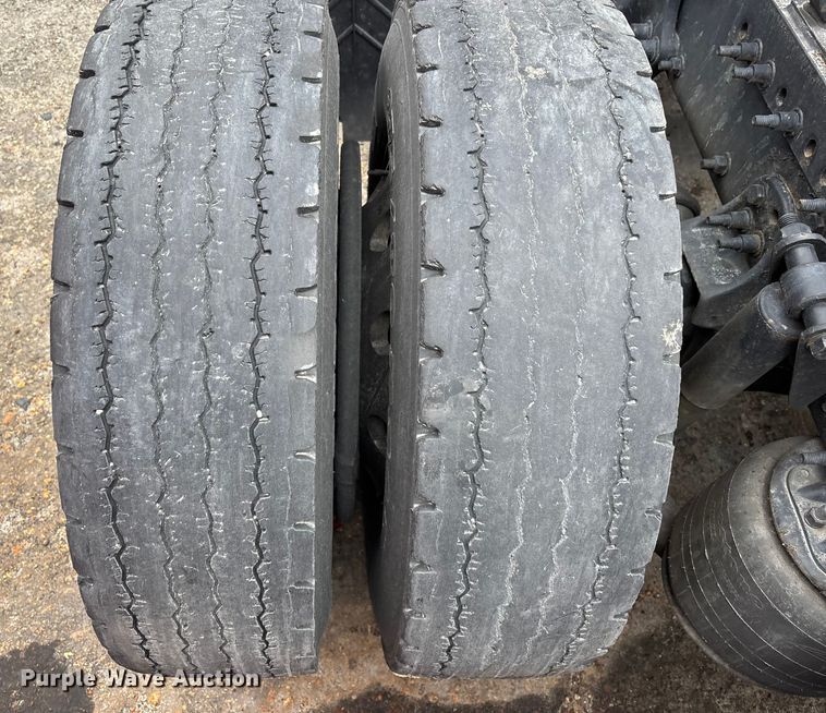 image for item YA1553 2015 Freightliner Cascadia  semi truck