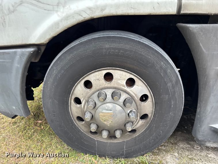 image for item YA1553 2015 Freightliner Cascadia  semi truck