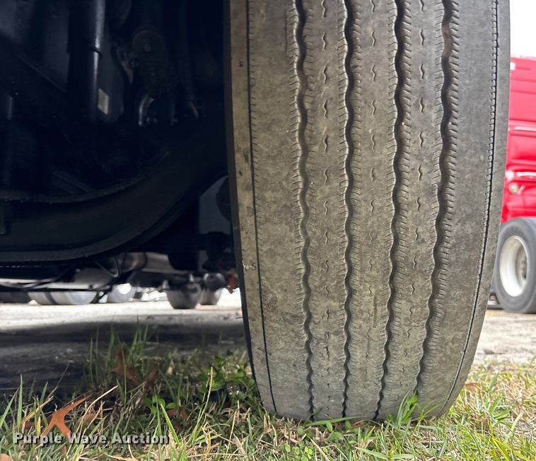 image for item YA1553 2015 Freightliner Cascadia  semi truck