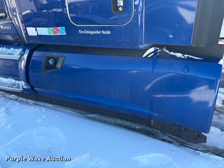 image for item YA1558 2022 Kenworth T680 semi truck