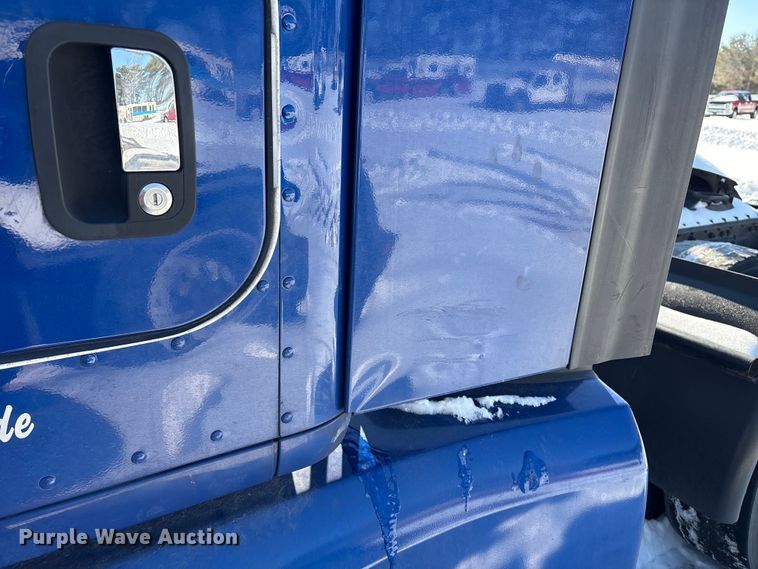 image for item YA1558 2022 Kenworth T680 semi truck