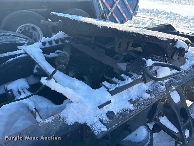 image for item YA1558 2022 Kenworth T680 semi truck