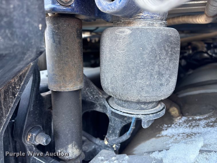 image for item YA1558 2022 Kenworth T680 semi truck