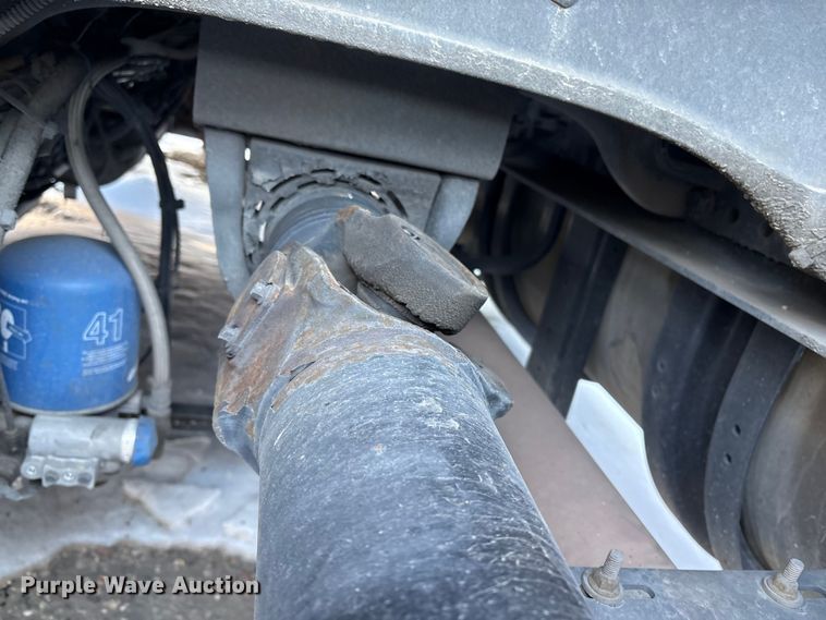 image for item YA1558 2022 Kenworth T680 semi truck