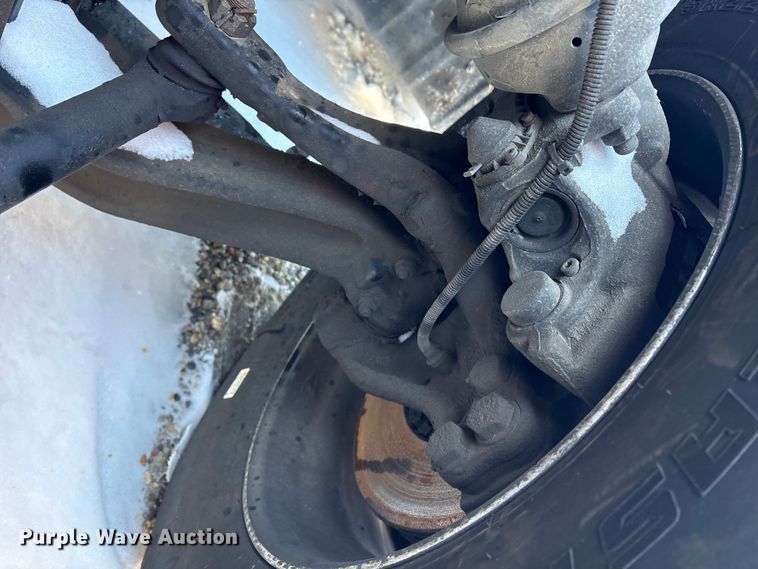 image for item YA1558 2022 Kenworth T680 semi truck