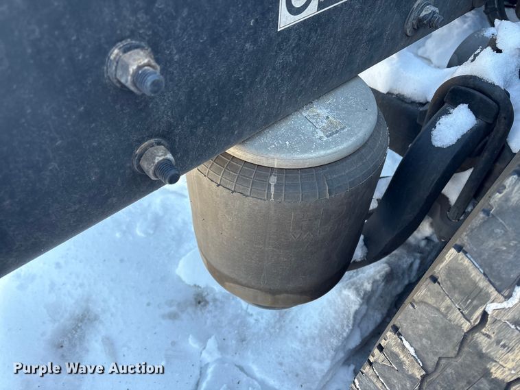 image for item YA1558 2022 Kenworth T680 semi truck