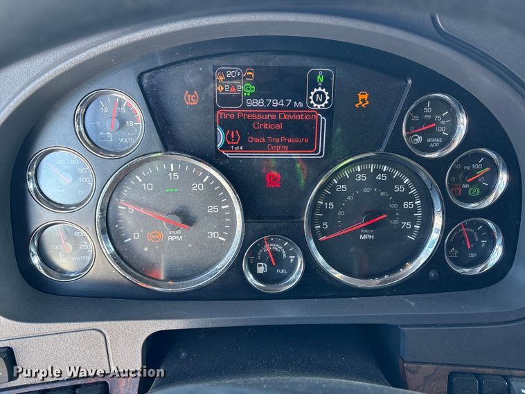 image for item YA1558 2022 Kenworth T680 semi truck