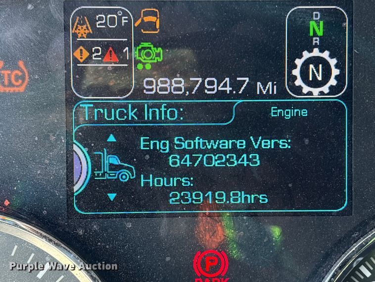 image for item YA1558 2022 Kenworth T680 semi truck