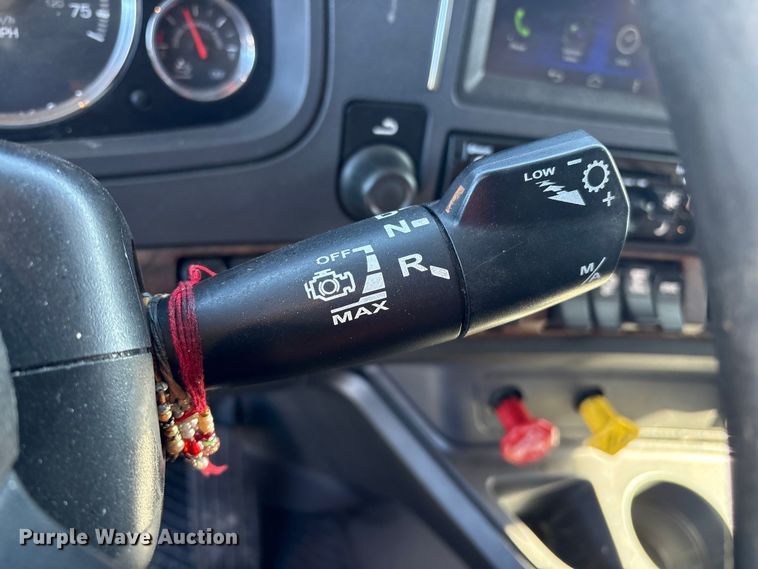 image for item YA1558 2022 Kenworth T680 semi truck