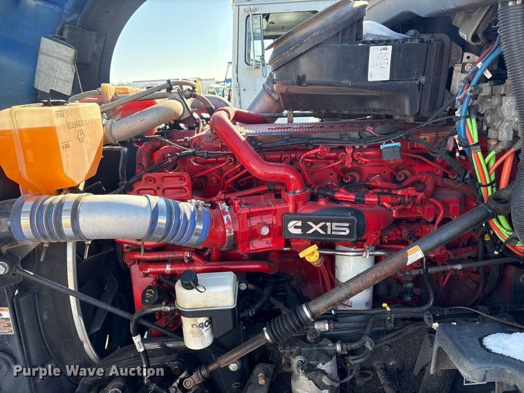 image for item YA1558 2022 Kenworth T680 semi truck