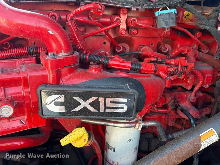 image for item YA1558 2022 Kenworth T680 semi truck