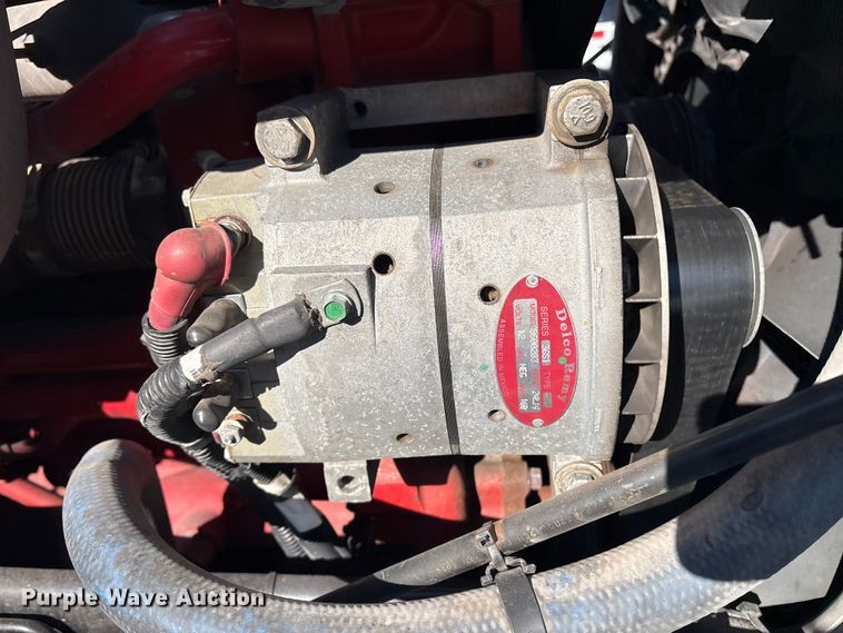 image for item YA1558 2022 Kenworth T680 semi truck