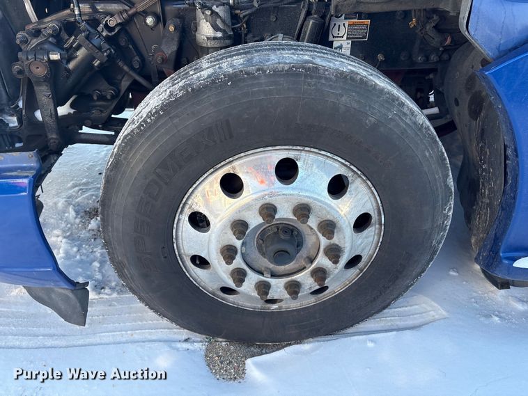 image for item YA1558 2022 Kenworth T680 semi truck