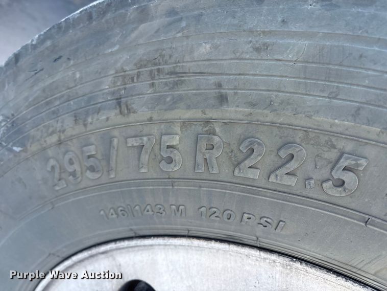 image for item YA1558 2022 Kenworth T680 semi truck