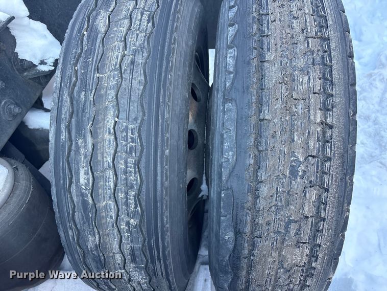 image for item YA1558 2022 Kenworth T680 semi truck