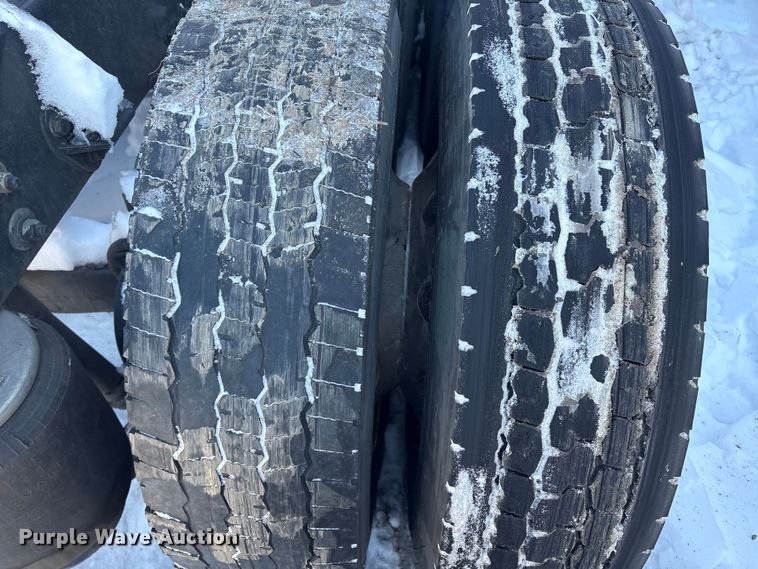 image for item YA1558 2022 Kenworth T680 semi truck