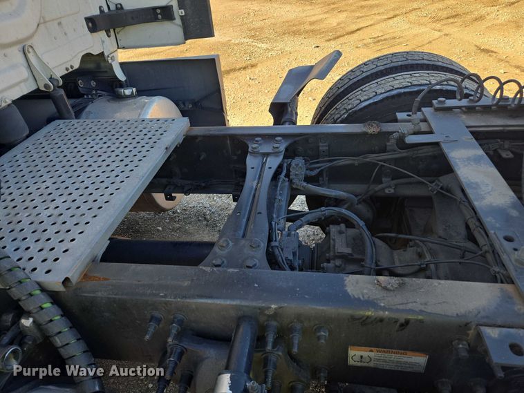 image for item YA1599 2020 Freightliner Cascadia semi truck