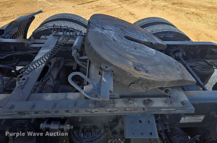 image for item YA1599 2020 Freightliner Cascadia semi truck