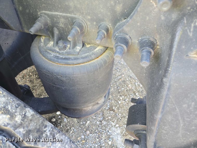 image for item YA1599 2020 Freightliner Cascadia semi truck