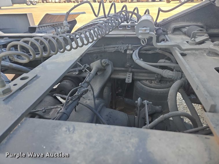 image for item YA1599 2020 Freightliner Cascadia semi truck