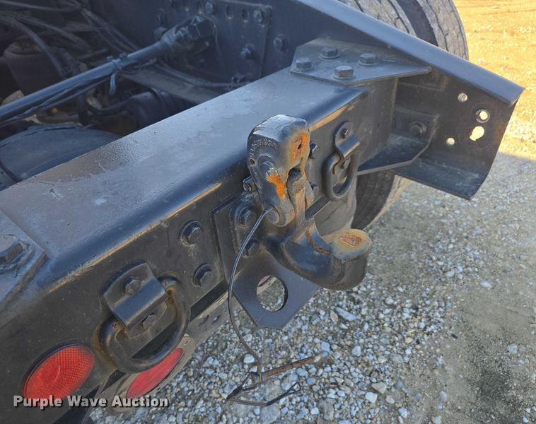 image for item YA1599 2020 Freightliner Cascadia semi truck