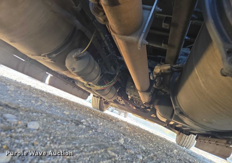 image for item YA1599 2020 Freightliner Cascadia semi truck