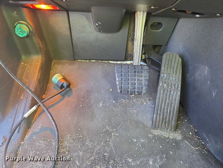 image for item YA1599 2020 Freightliner Cascadia semi truck