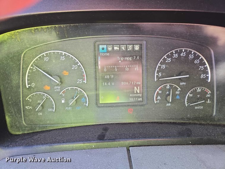 image for item YA1599 2020 Freightliner Cascadia semi truck