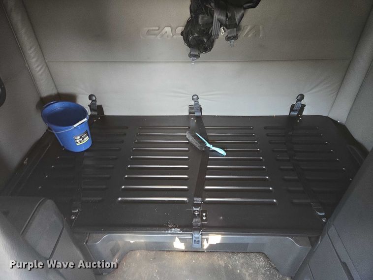 image for item YA1599 2020 Freightliner Cascadia semi truck