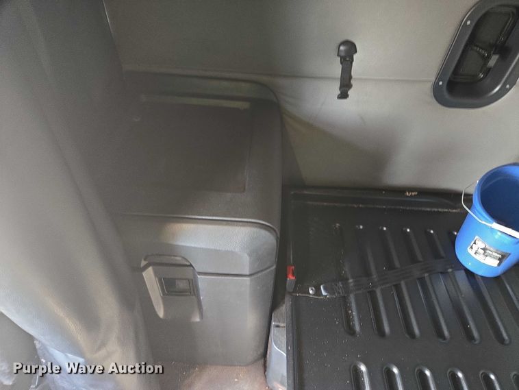 image for item YA1599 2020 Freightliner Cascadia semi truck