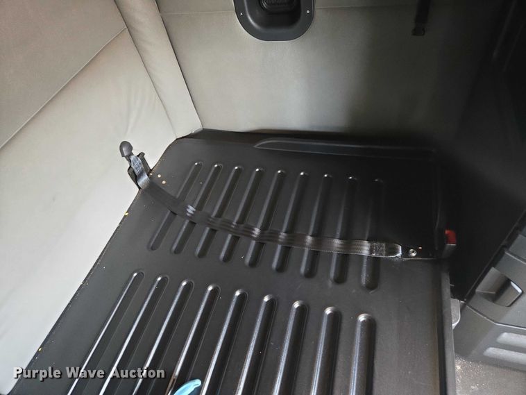 image for item YA1599 2020 Freightliner Cascadia semi truck