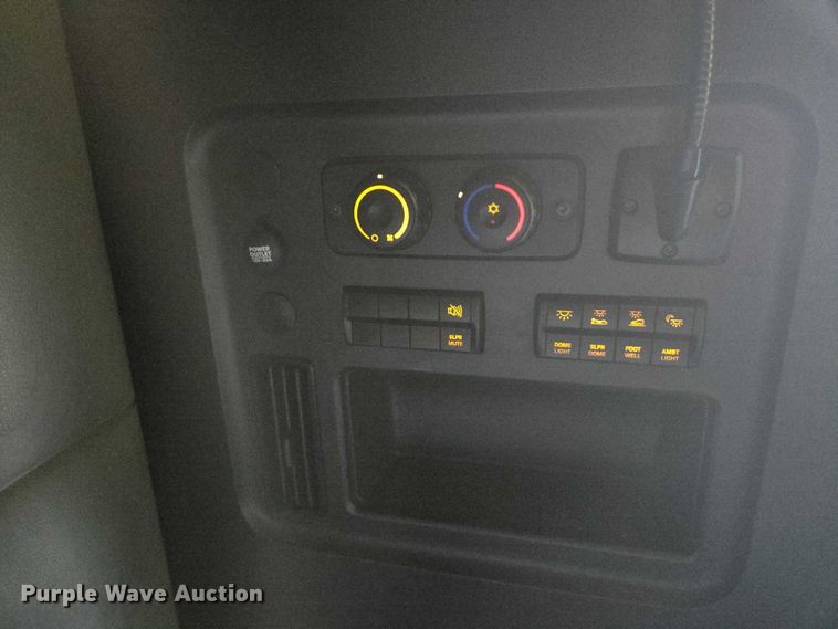 image for item YA1599 2020 Freightliner Cascadia semi truck