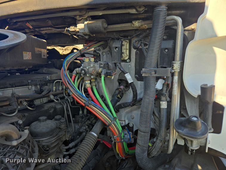 image for item YA1599 2020 Freightliner Cascadia semi truck