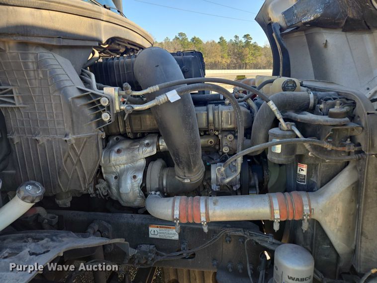 image for item YA1599 2020 Freightliner Cascadia semi truck