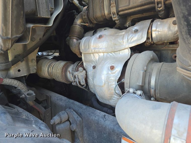 image for item YA1599 2020 Freightliner Cascadia semi truck