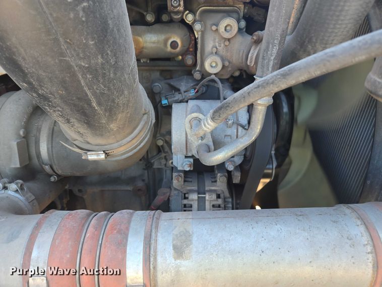 image for item YA1599 2020 Freightliner Cascadia semi truck