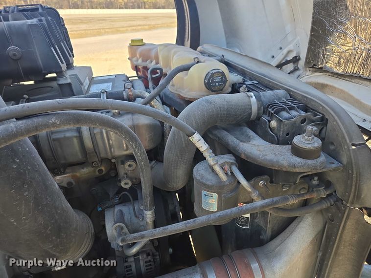 image for item YA1599 2020 Freightliner Cascadia semi truck