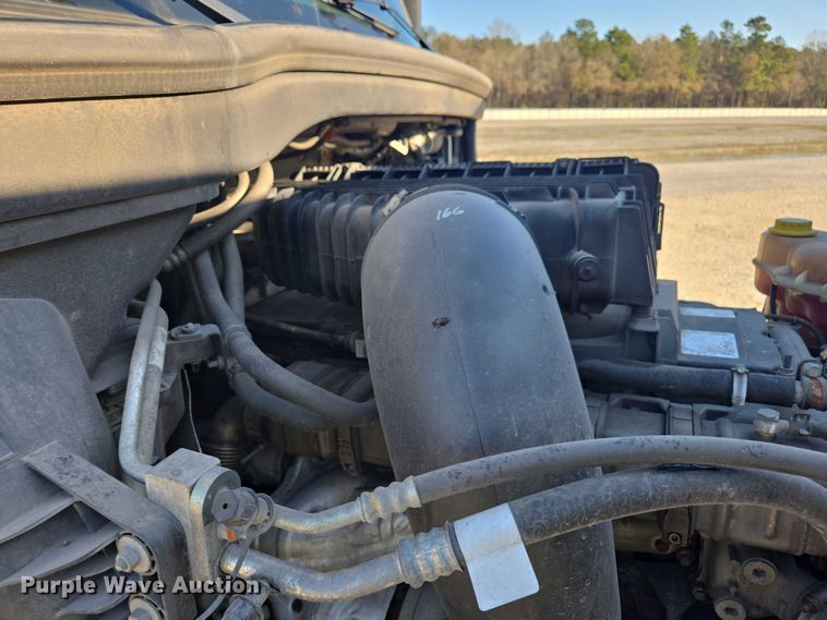 image for item YA1599 2020 Freightliner Cascadia semi truck