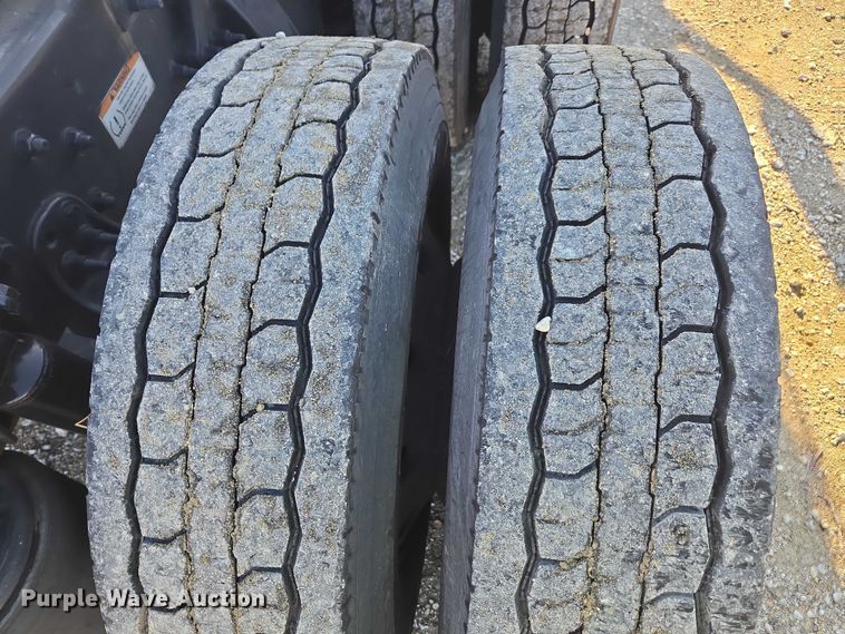 image for item YA1599 2020 Freightliner Cascadia semi truck