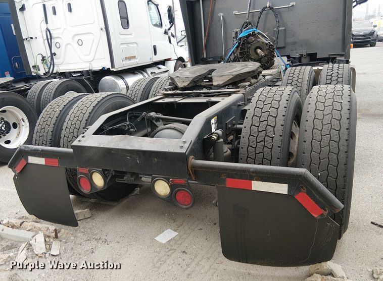 image for item YA1631 2016 Peterbilt 579 semi truck