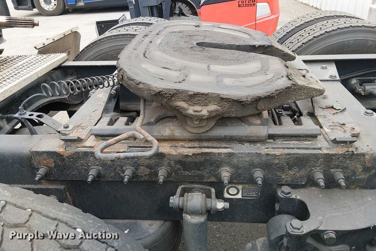 image for item YA1631 2016 Peterbilt 579 semi truck