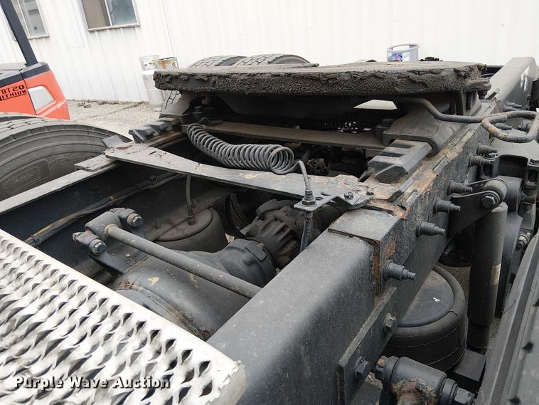 image for item YA1631 2016 Peterbilt 579 semi truck