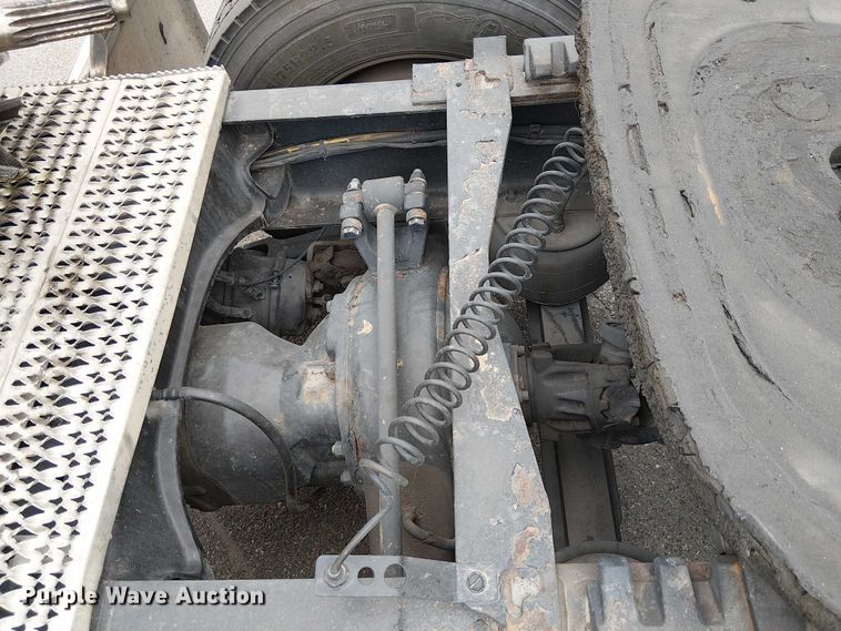 image for item YA1631 2016 Peterbilt 579 semi truck