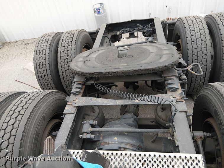 image for item YA1631 2016 Peterbilt 579 semi truck