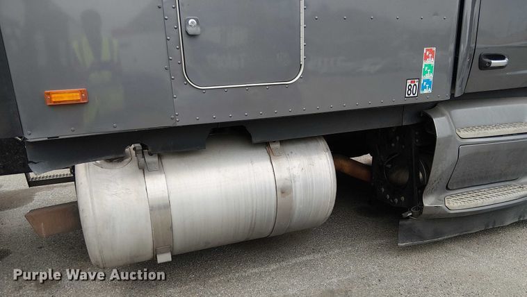 image for item YA1631 2016 Peterbilt 579 semi truck