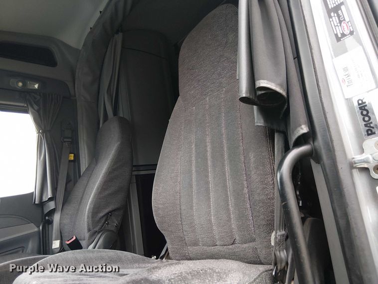 image for item YA1631 2016 Peterbilt 579 semi truck