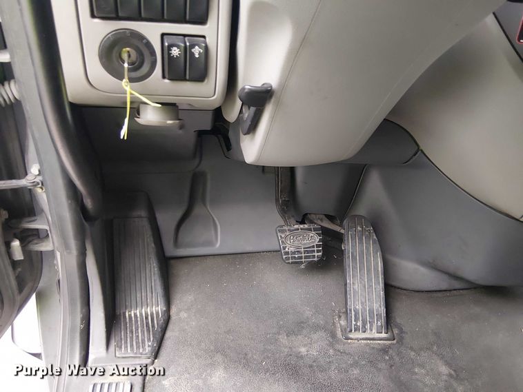 image for item YA1631 2016 Peterbilt 579 semi truck