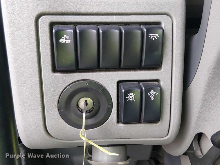 image for item YA1631 2016 Peterbilt 579 semi truck