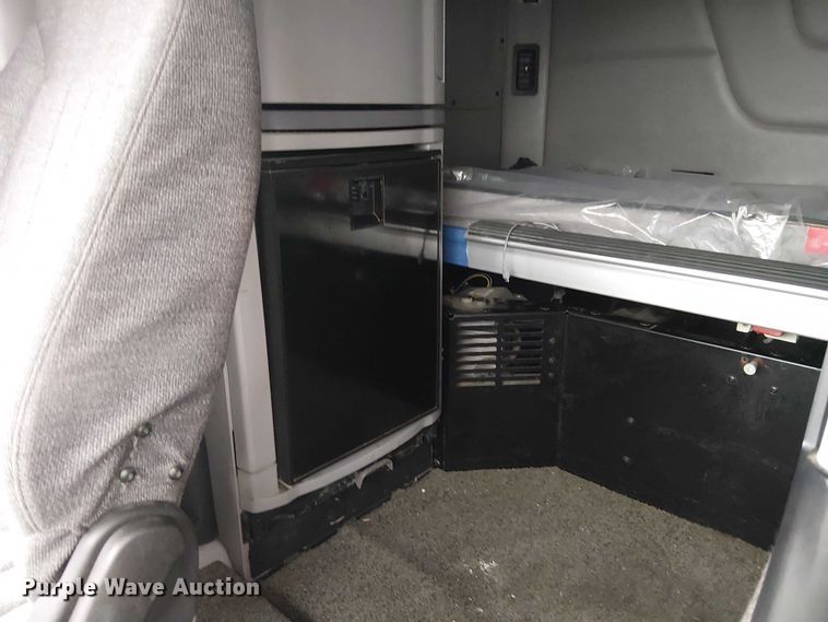 image for item YA1631 2016 Peterbilt 579 semi truck