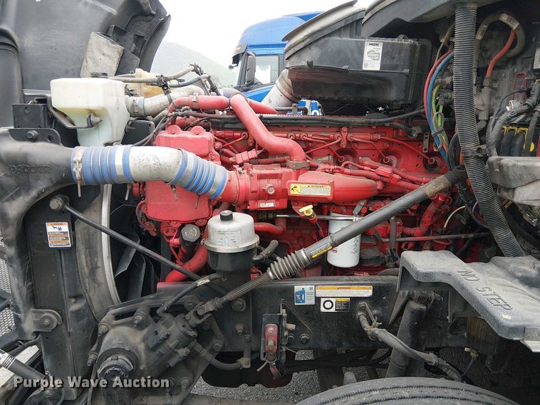 image for item YA1631 2016 Peterbilt 579 semi truck